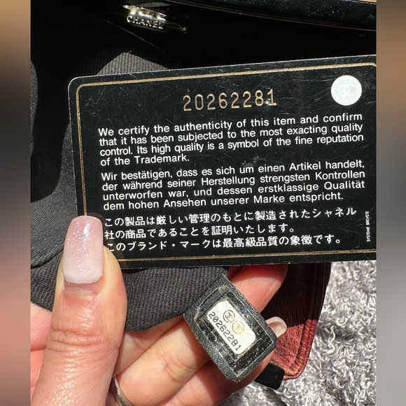 Preowned - CHANEL
Glazed Calfskin Quilted Small CC Delivery Tote Burgundy - Picture 7 of 16